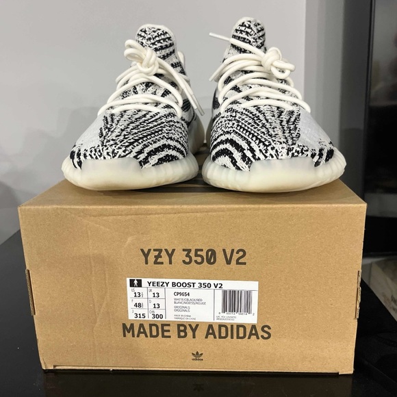 Yeezy 350 V2 Zebra - Picture 1 of 7